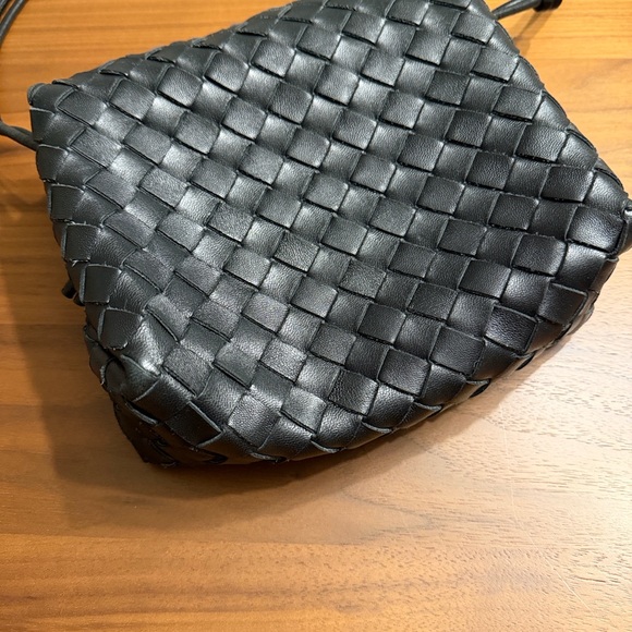 Bottega Veneta Black Woven Crossbody Bag - Picture 2 of 5